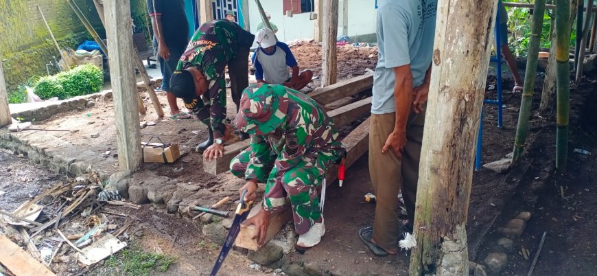 Koramil 01/Purbalingga Bantu Bedah Rumah Warga
