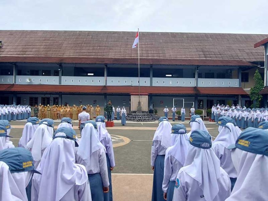 SMAN 1 Banjarnegara Menggelar Upacara Bendera Rutin