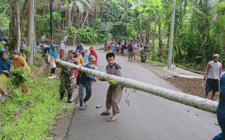 Ciptakan Kemanunggalan Babinsa dan Bhabinkamtibmas Bersama Warga Laksanakan Kerja Bakti