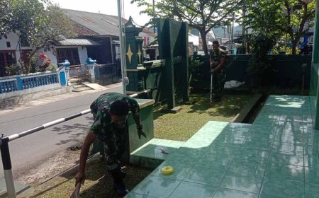 Pentingnya Menjaga Kebersihan Babinsa Koramil 04 Karangkobar Bersihkan Pangkalan