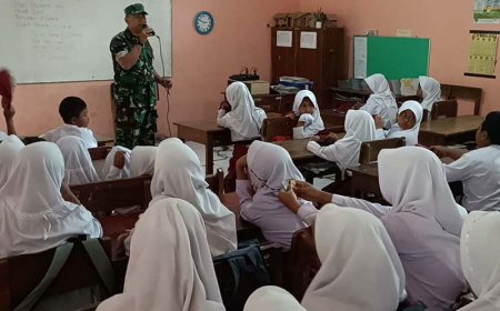 Babinsa Berikan Pelatihan PBB Dan Wabang Siswa Siswi SD Negeri Gumelar