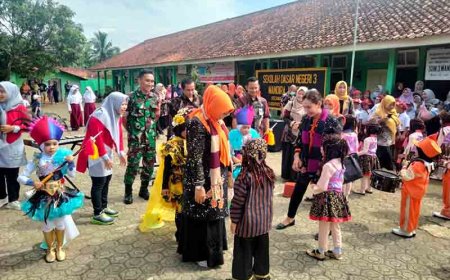 Bentuk Sinergitas Babinsa Koramil 07 Mandiraja Dampingi Kunjungan Kerja Ibu Pj Bupati  Di Desa Binaan