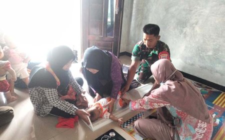 Babinsa Melakukan Pendampingan Posyandu untuk Penanganan Stunting pada Balita