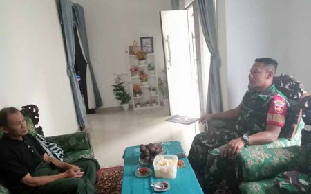 Babinsa Koramil 04 Karangkobar Melaksanakan Komsos Bersama Tokoh Masyarakat