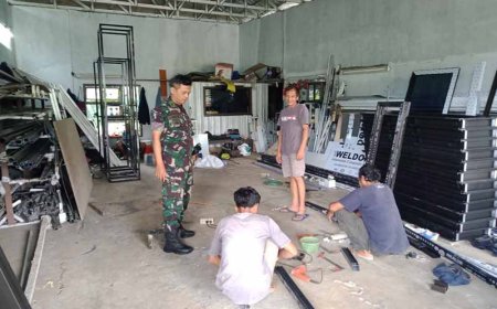 Komsos Dengan Pengerajin Etalase Babinsa Meningkatkan Usaha dan Kualitas Produk