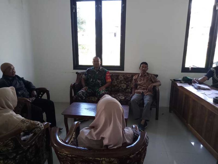 Babinsa Komsos Dengan Aparatur Pemerintah Desa