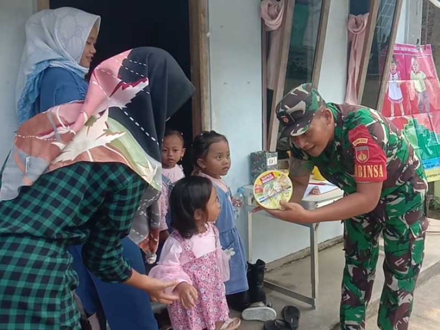 Upaya Penurunan Angka Stunting Babinsa Dampingi Posyandu