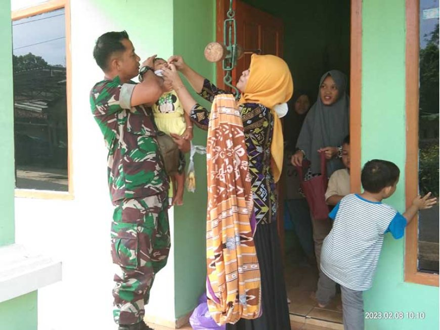 Meminimalisir Angka Stunting Babinsa Lakukan Pendampingan Posyandu