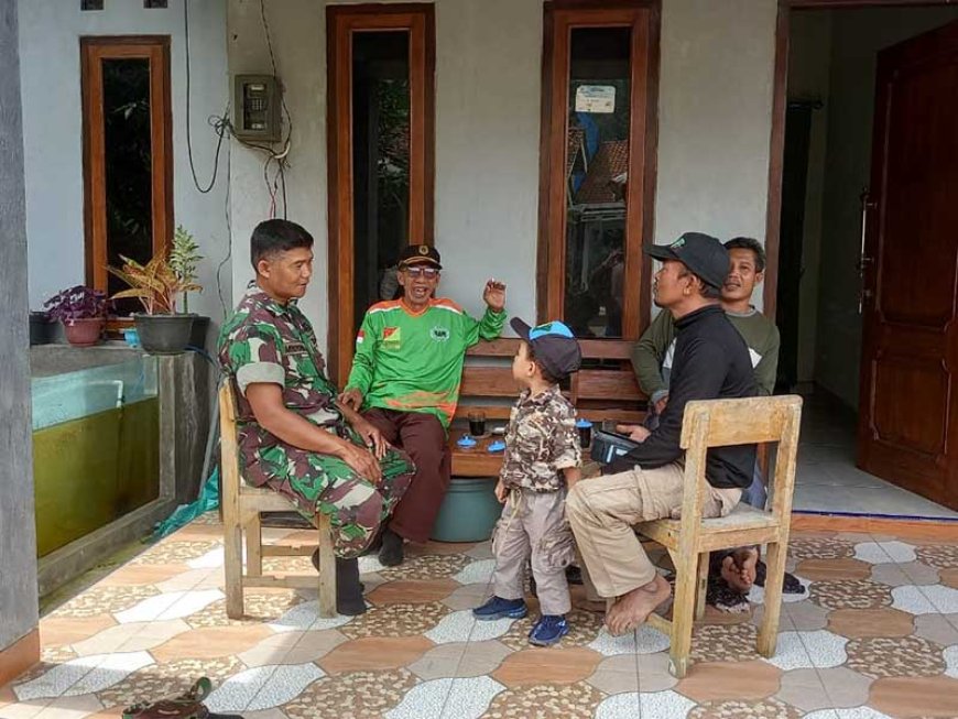 Babinsa Menjalin Hubungan dengan Mitra Karib Melalui Komunikasi Sosial