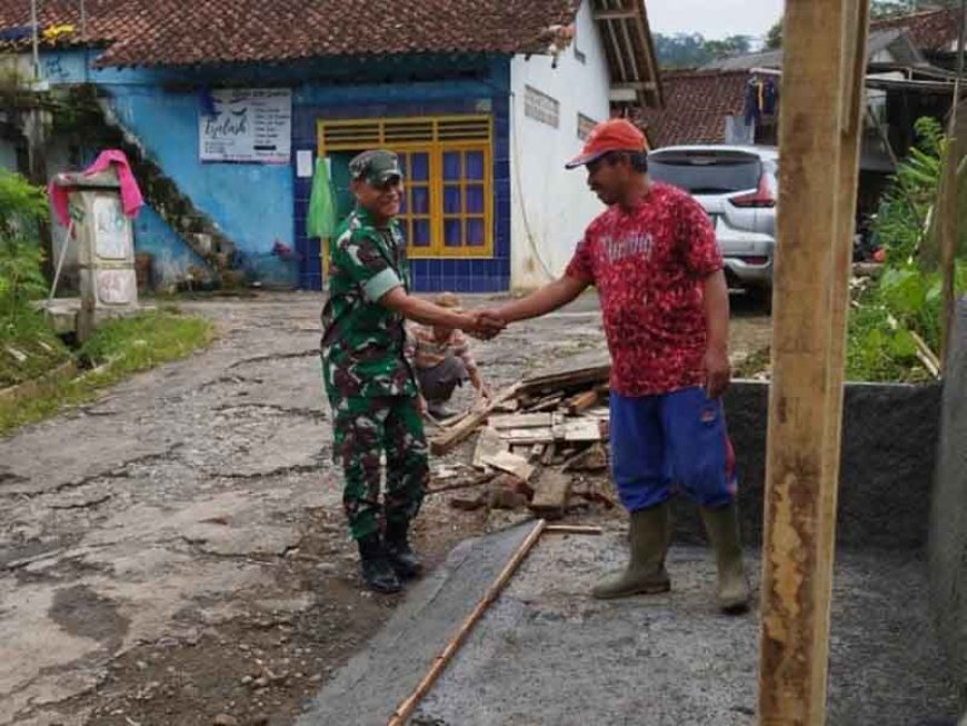 Menjalin Kerukunan Dan Hubungan Baik Antara TNI Dengan Masyarakat