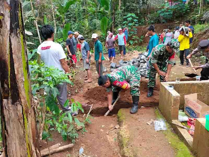 Sinergi TNI Dan POLRI Bersama Rakyat