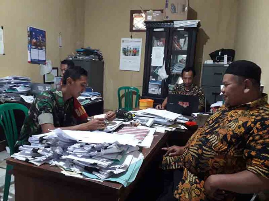 Babinsa Laksanakan Giat Puldata Ter Di Kantor Desa 