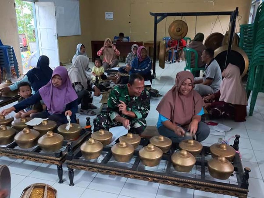 Melalui Seni Karawitan Dan Gamelan Babinsa Eratkan Komunikasi Sesama Warga