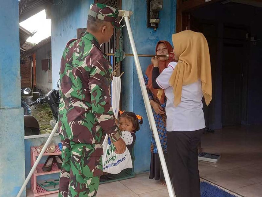 Babinsa Dampingi Kegiatan Posyandu Balita di Desa Binaan untuk Cegah Stunting