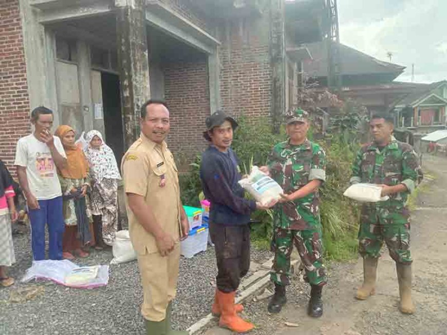 Danramil 16 Pejawaran Turun Langsung untuk Kerja Bakti Memperbaiki Akibat Longsoran Tebing di Desa Sarwodadi