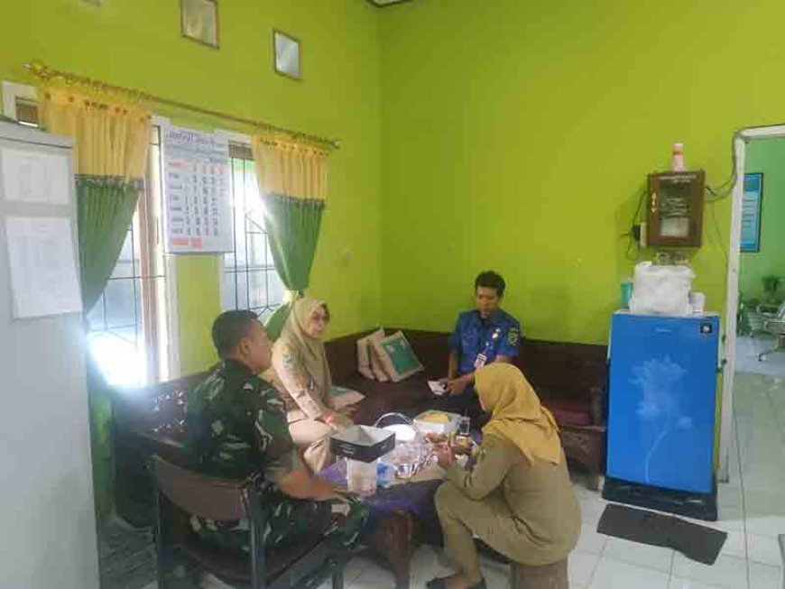 Meningkatkan Sinergitas dan Kekompakan: Peran Babinsa Komsos dengan Staff Kelurahan