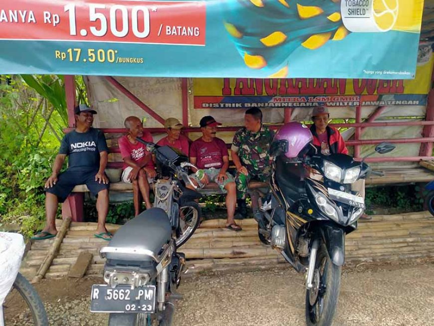 Jaga Kamtibmas di Wilayah Babinsa Komsos Dengan Tukang ojek