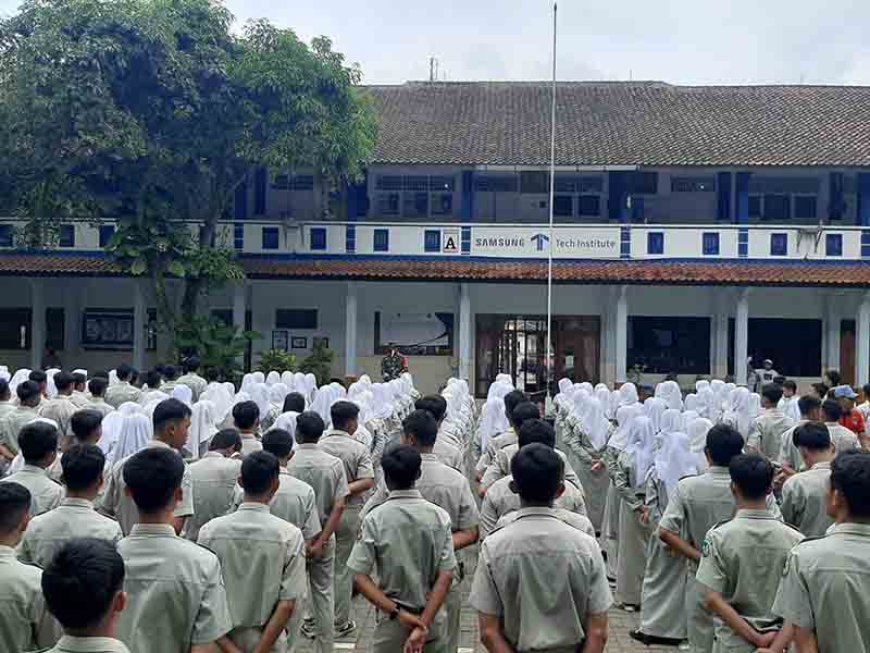 Babinsa Koramil 10 Bawang Serma Siswoyo Sosialisasikan Penerimaan Calon Prajurit TNI-AD