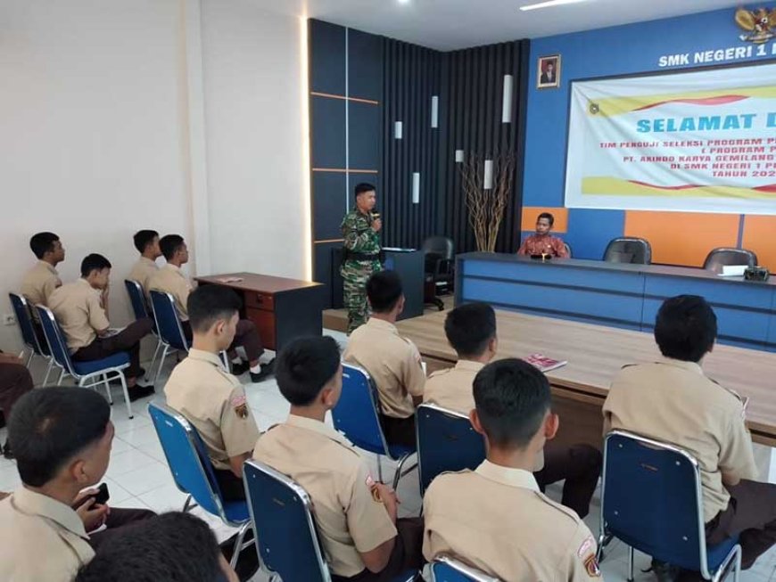 Babinsa Aktif Memberikan Sosialisasi Rekrutmen TNI AD 2023 di SMKN 1 Punggelan