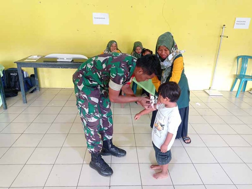 Babinsa Koramil 14 Madukara Mendampingi Kegiatan Posyandu di Desa Dawuhan