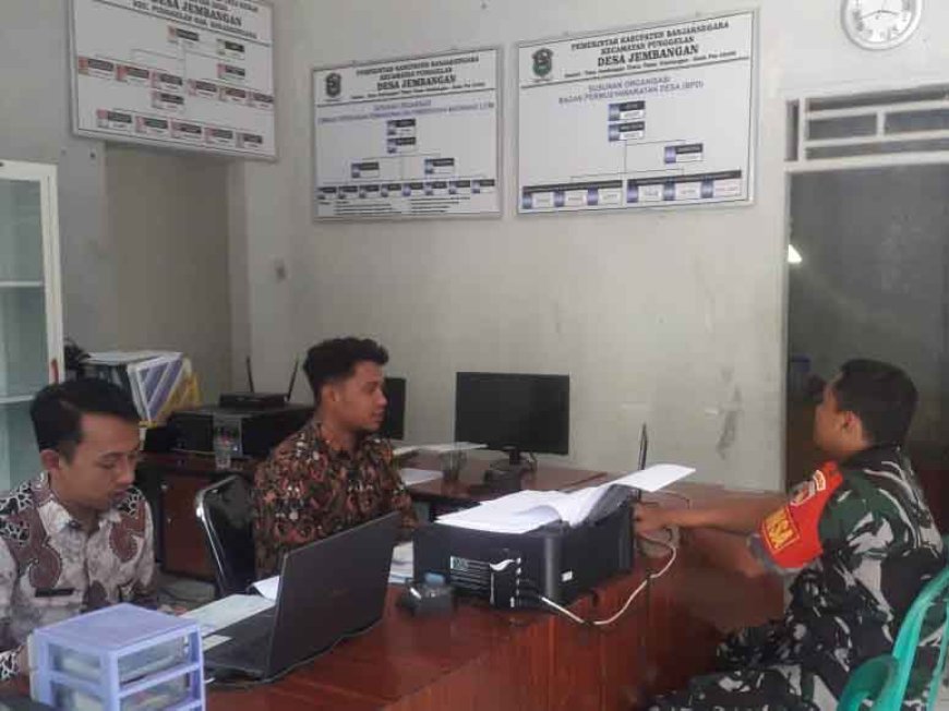 Babinsa Tingkatkan Sinergitas dengan Pemerintah Desa Melalui Komsos