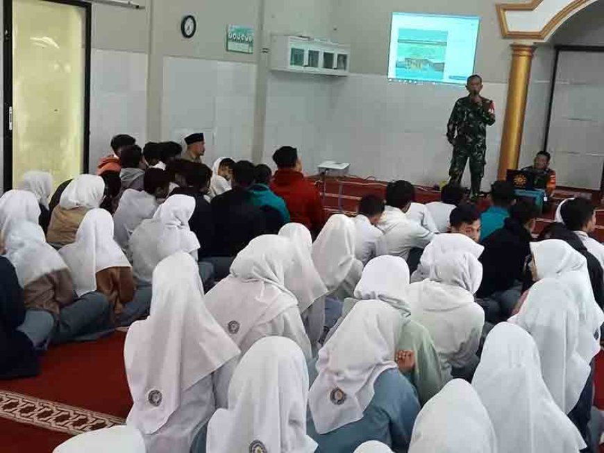 Babinsa Aktif Memberikan Sosialisasi Pendaftaran TNI AD