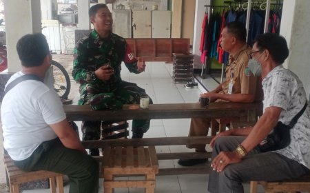 Jalin Kedekatan Dengan Warga, Babinsa Koramil Pangkah Laksanakan Komsos
