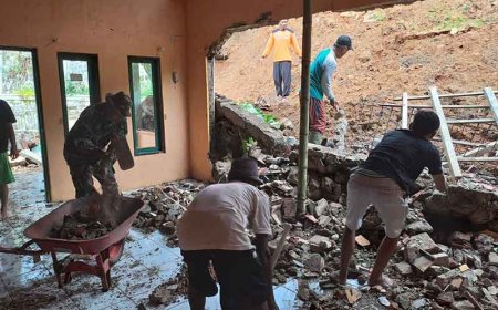 Hujan Deras Mengakibatkan Tanah Longsor