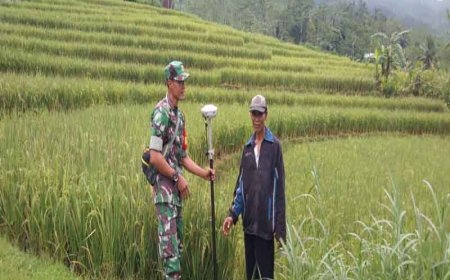 Babinsa dampingi petugas BPN Ukur Tanah