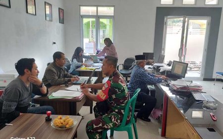 Serda Suratno Babinsa Koramil 04 Karangkobar Aktif Lakukan Komsos dan Perkenalan dengan Kades Leksana