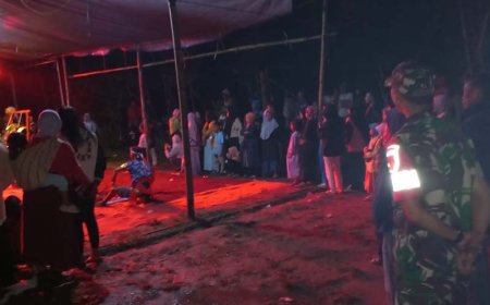 Babinsa dan Bhabinkamtibmas Patroli Malam Hari, Sambangi Pentas Seni Kuda Kepang di Karangkobar