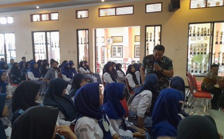 Cegah Kekerasan Pelajar, Babinsa Koramil 10 Dukuhturi Masuk Sekolah
