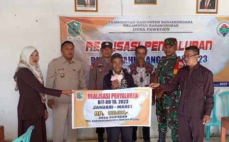 Babinsa dan Bhabinkamtibmas Karangkobar Dampingi Penyaluran BLT DD Desa Paweden