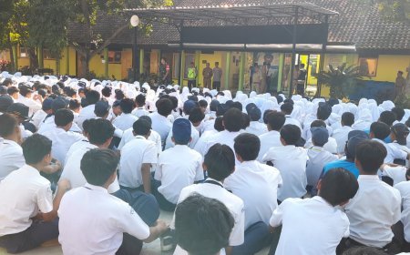 Cegah Tawuran Antar Pelajar, Babinsa Koramil Lebaksiu Laksanakan Bimbingan Kepada Siswa SMP N 2 Lebaksiu