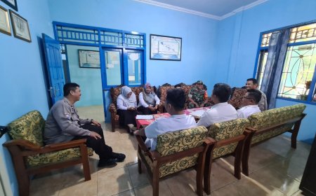 Tingkatkan Sinergitas, Babinsa Jatinegara Komsos Dengan Perangkat Desa