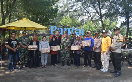 Kasdim 0712 Tegal Menyerahkan Baksos Kepada Warga dan Anak Stunting Di Wilayah