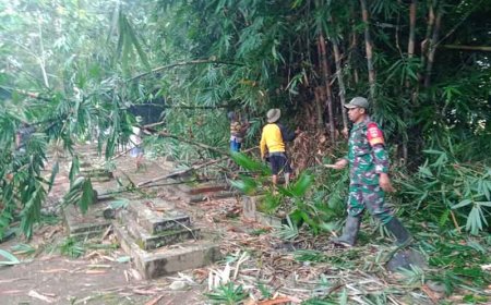 Menjelang Ramadan Babinsa dan Masyarakat Kerja Bakti Bersih-bersih Makam