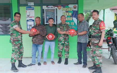 Kodim 0712 Tegal Serahkan Bantuan Bola Kaki Kepada SSB di Kecamatan Bojong dan Bumijawa