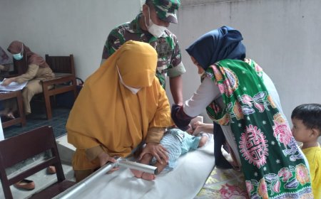 Cegah Stunting, Danramil Dan Babinsa Koramil 16 Margasari Ikuti Monitoring Balita Melalui Posyandu