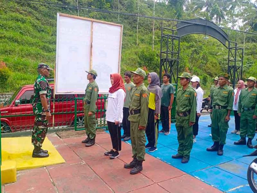 Pembinaan Keterampilan dan Jiwa Korsa Anggota Linmas oleh Babinsa di Kabupaten Banjarnegara