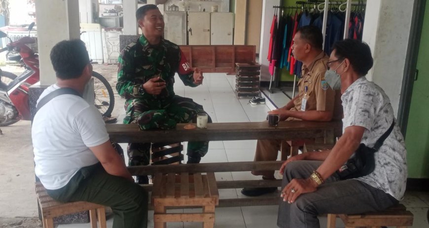 Jalin Kedekatan Dengan Warga, Babinsa Koramil Pangkah Laksanakan Komsos