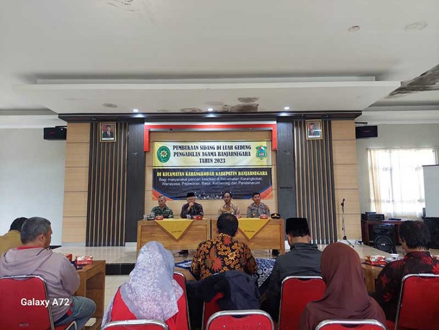 Pelda Teguh Rahayu Mewakili Danramil Kapten Inf Basuki Hadiri Pembukaan Sidang Di Luar Gedung Pengadilan Agama Kabupaten Banjarnegara