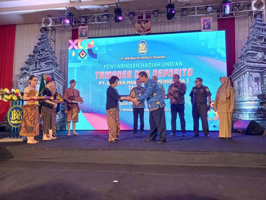 PT. BPR BKK MANDIRAJA (Perseroda) berikan deviden  Rp. 2,35 milliar Ke Pengprov Jateng  dan Pengkab Banjarnegara