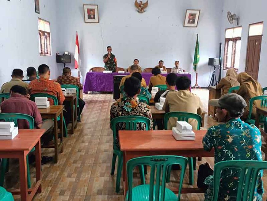 Babinsa Koramil 10/Bawang Hadiri Rapat Pembentukan Panitia Penjaringan Perangkat Desa