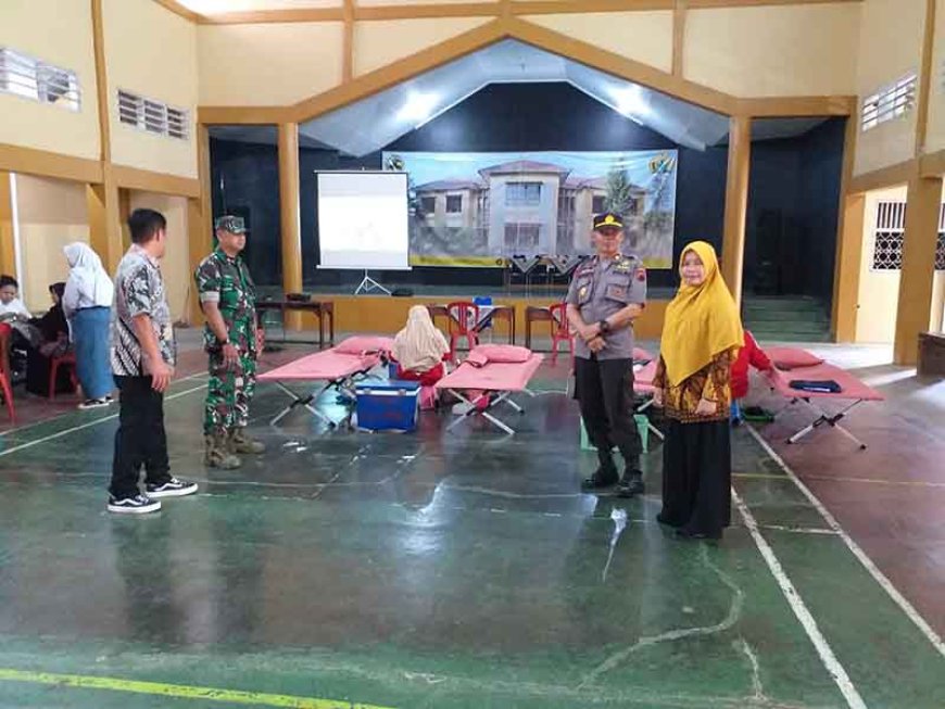 Partisipasi Babinsa dalam Kegiatan Pendampingan Donor Darah di SMA Negeri 1 Karangkobar
