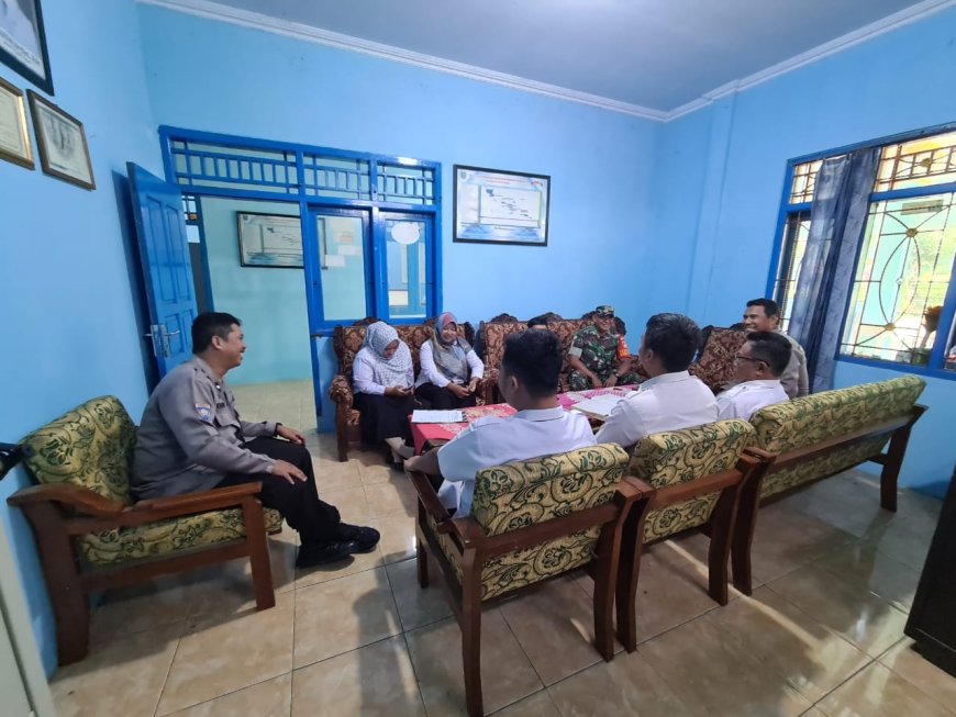 Tingkatkan Sinergitas, Babinsa Jatinegara Komsos Dengan Perangkat Desa