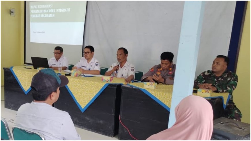 Babinsa Koramil Bumijawa Hadiri Rapat Koordinasi Data Terpadu Kesejahteraan Sosial (DTKS)