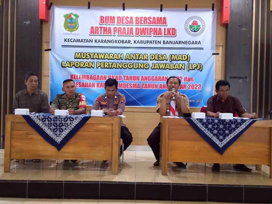 Serda Suratno Mewakili Danramil Hadiri Musyawarah Antar Desa BKAD Karangkobar