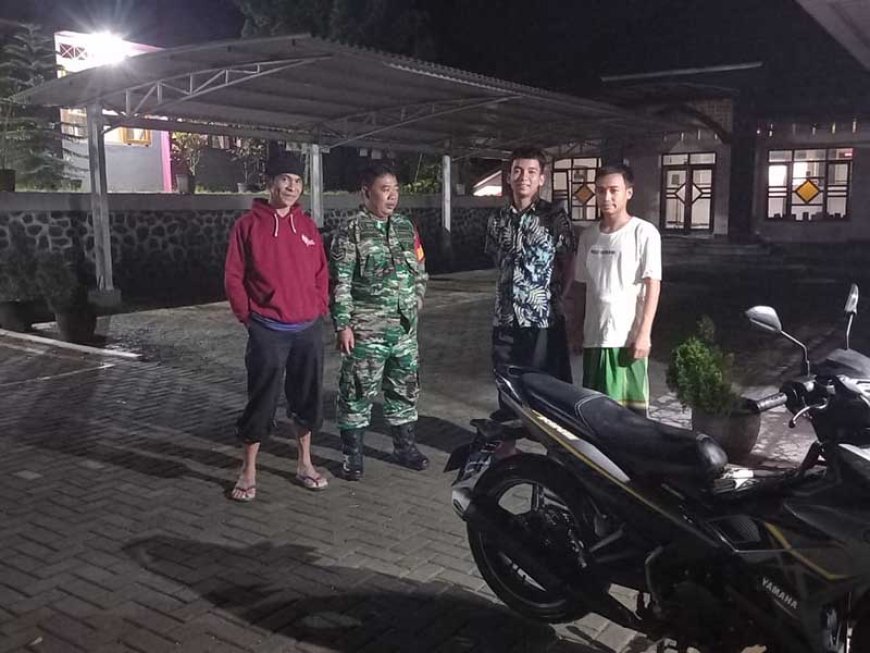 Serda Miskam Lakukan Patroli Malam di Wilayah Punggelan untuk Menjaga Keamanan