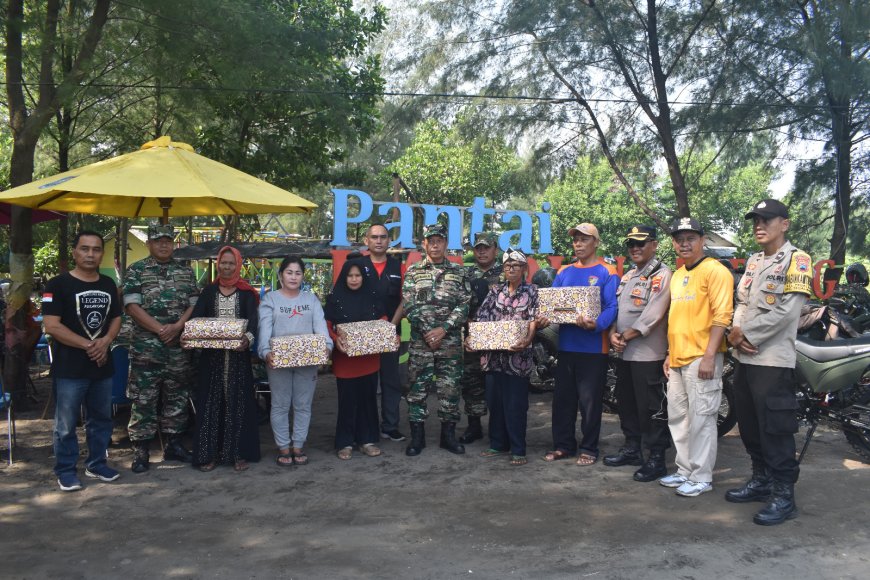 Kasdim 0712 Tegal Menyerahkan Baksos Kepada Warga dan Anak Stunting Di Wilayah
